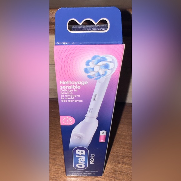 Oral-B ProClean CrossAction Battery Powered Electric Toothbrush Sensitive Clean - Picture 7 of 8
